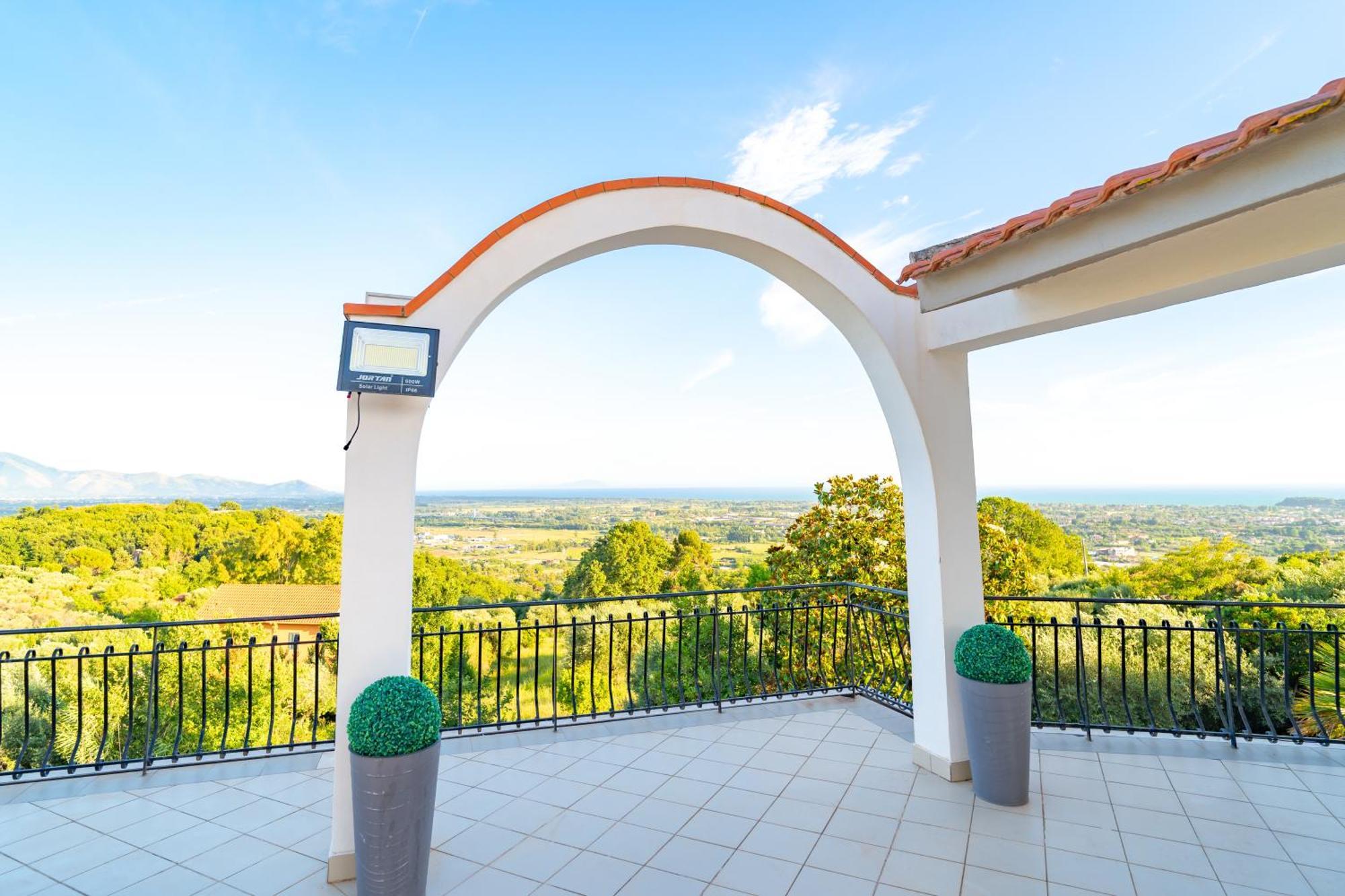 Villa Del Pino, Terrazza Vista Mare Minturno Eksteriør billede