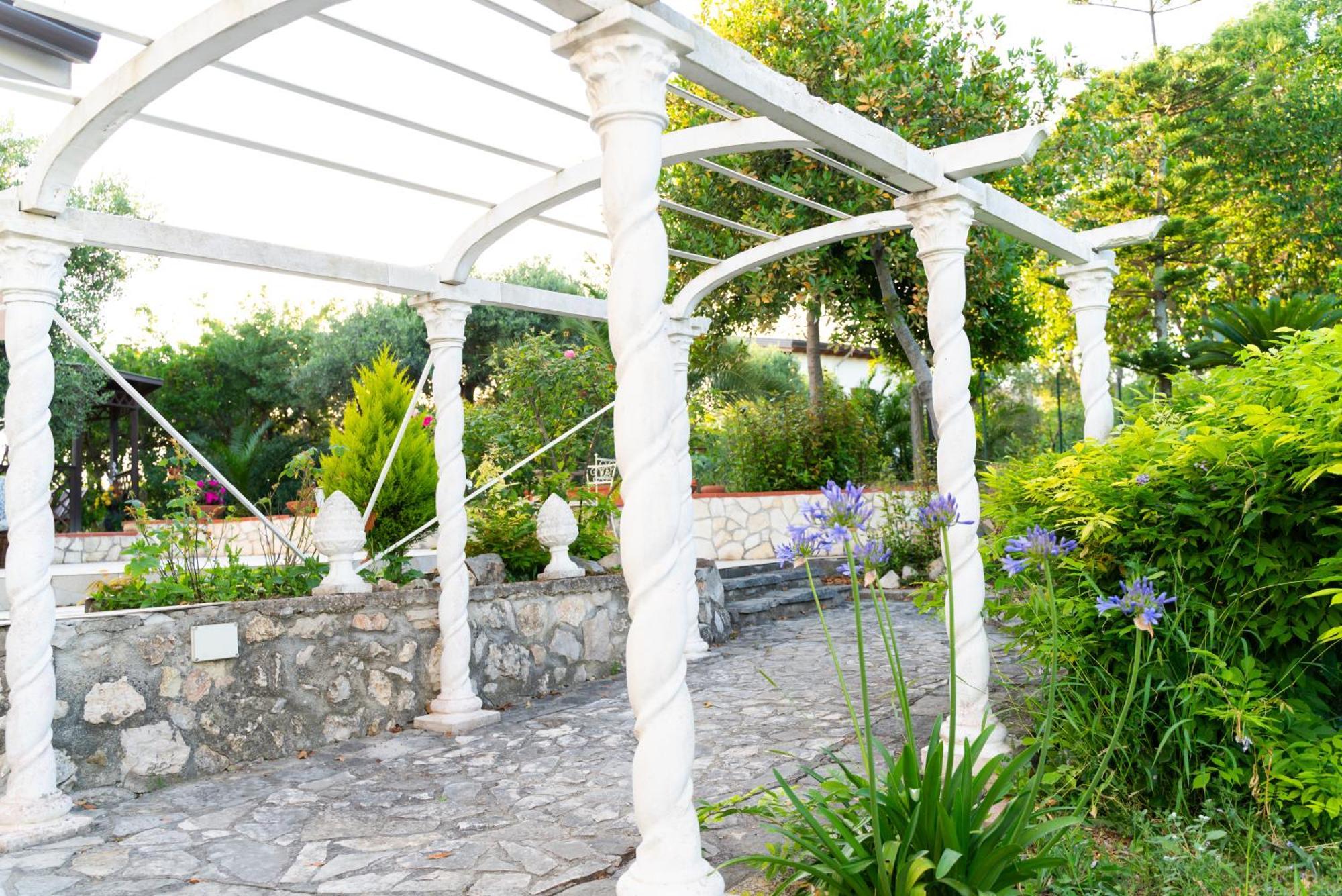 Villa Del Pino, Terrazza Vista Mare Minturno Eksteriør billede