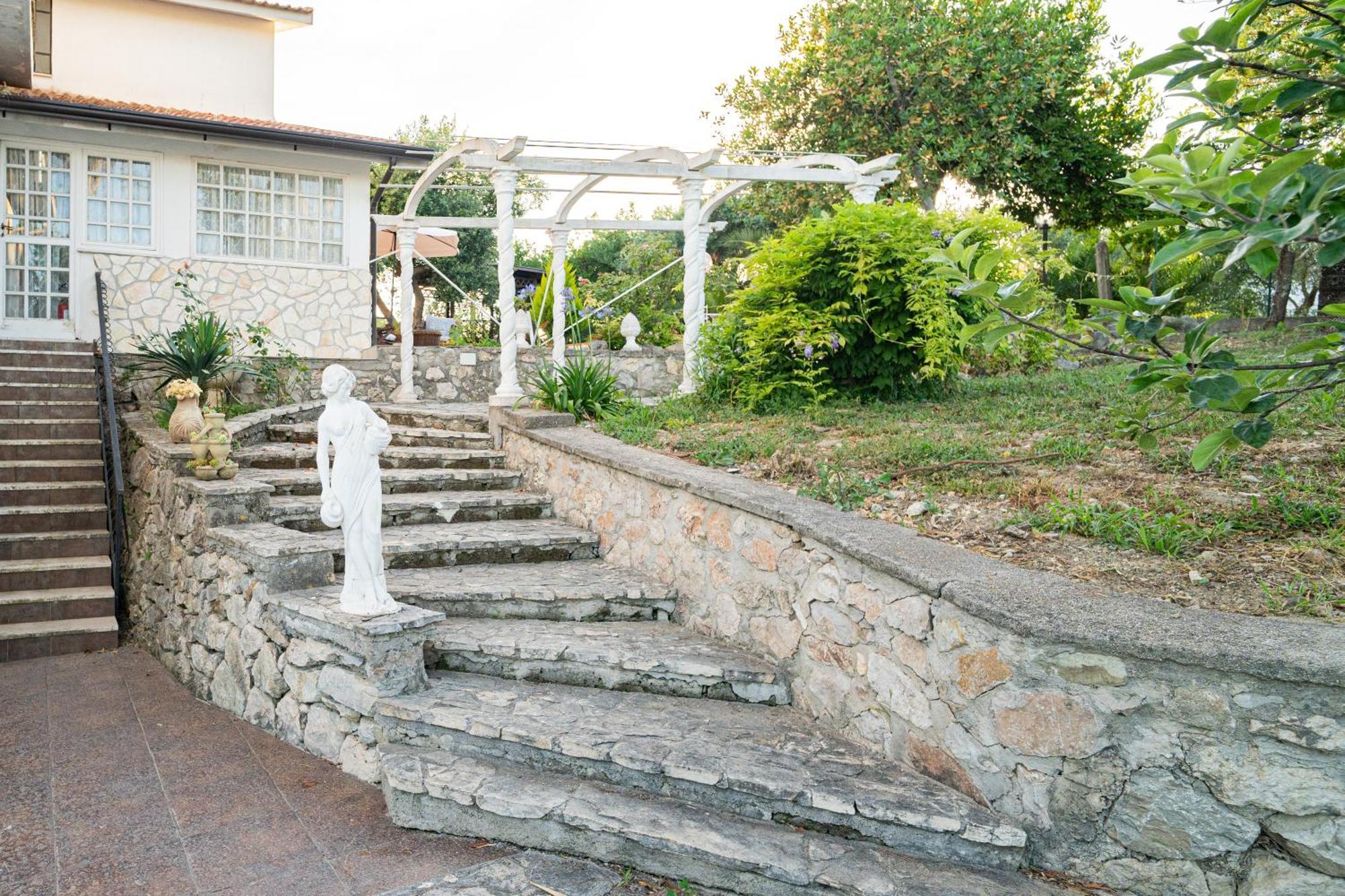 Villa Del Pino, Terrazza Vista Mare Minturno Eksteriør billede